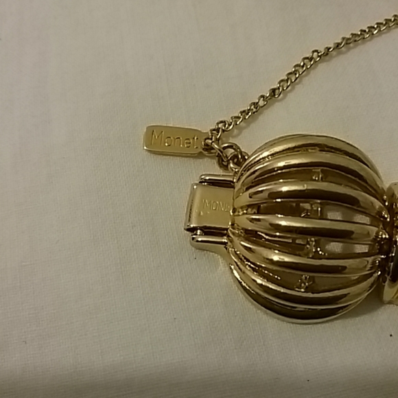 Vintage MONET bracelet and earrings set - Picture 4 of 8